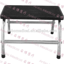 single footstep to assist patients ascending and descending examination / delivery table and beds in health care facilities